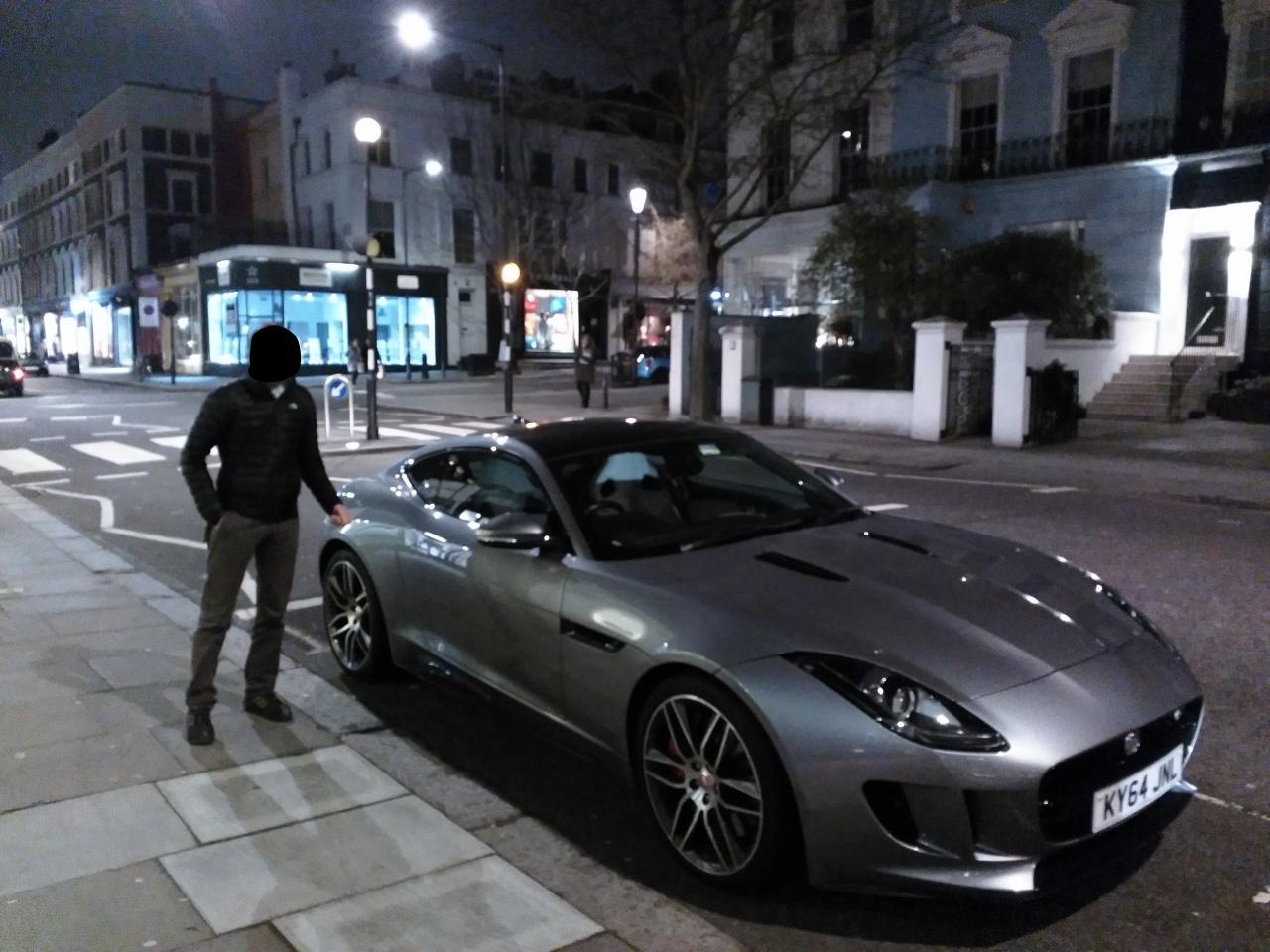 La voiture du dernier James Bond + la doublure de James !