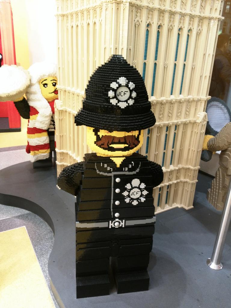 Magasin de LEGO au centre de Londres Maquette à hauteur d'homme