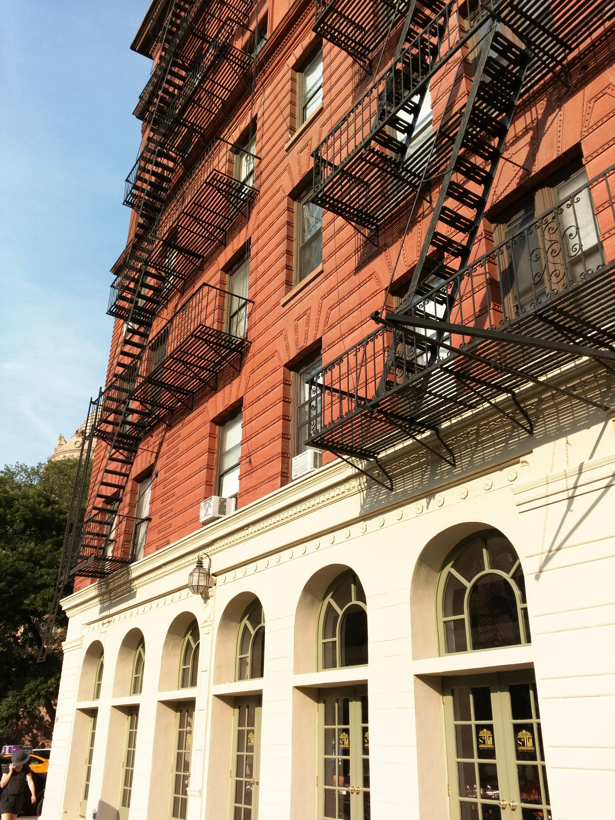 Immeuble typique de New York avec leur escalier de secours