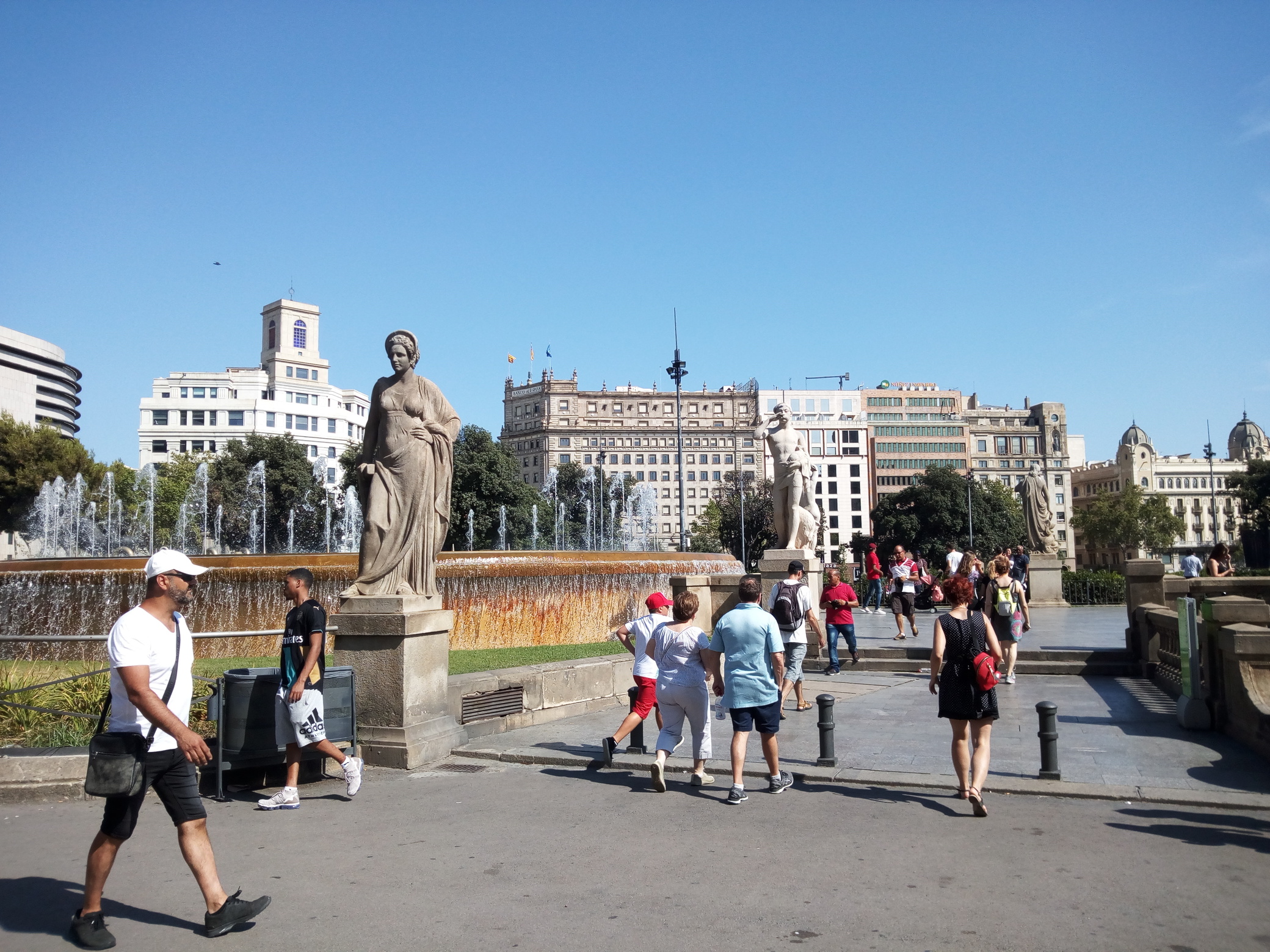 PLACE DE CATALUNYA 3