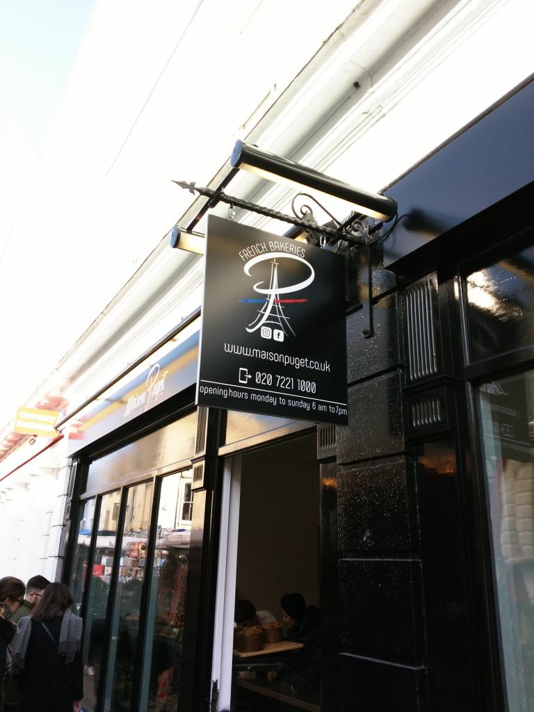 Une enseigne Française faisant boulangerie et quiches appétissantes !